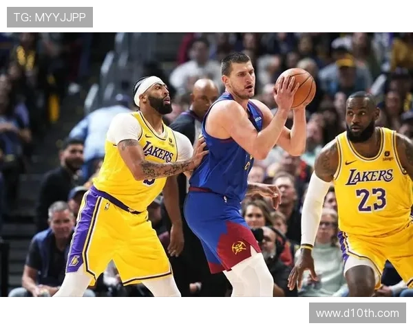 康利挡拆牵制约基奇，比赛季初更能拉开空位与组织